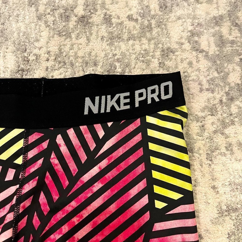 Nike Pro Crop Leggings - Picture 2 of 4
